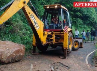 Landslides disrupt vehicle movement on Pachamalai ghat road